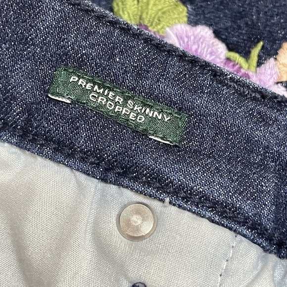 ❌SOLD❌LAUREN‎ RALPH LAUREN Floral Embroidered Skinny Cropped Jeans, 4P - Picture 10 of 12
